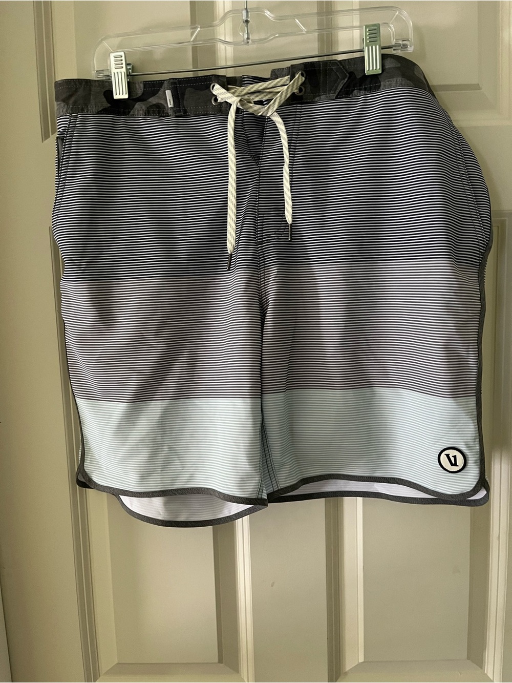 Men’s Vuori Black and White Striped Cruise Board Shorts Quick-Drying Swimwear 34
